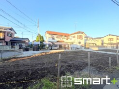 ～ベタ基礎でしっかりとした土台～
・コンクリートの中に鉄筋を配し強度を高めた「ベタ基礎」を採用。
・しっかりとした土台を造ったうえで、その上に建物が築造されていきます。
