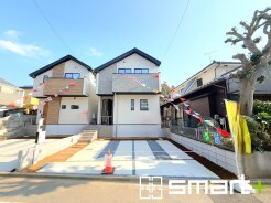 ～明るさを感じる外観～
・外壁は２トーンカラーを採用し、デザイン性に優れた見た目となっております。
・帰宅した際にホッと感じるような飽きのこない外観。ぜひ現地でご確認くださいませ。
