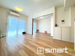 ～ナチュラルな色彩のＬＤＫ～
・自然な風合いの色味で纏められたＬＤＫは家具のコーディネートもしやすくなっております。
・どんなインテリアにするか、考えるだけでも楽しくなりますね。

