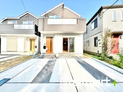 ～明るさを感じる外観～
・外壁は２トーンカラーを採用し、デザイン性に優れた見た目となっております。
・帰宅した際にホッと感じるような飽きのこない外観。ぜひ現地でご確認くださいませ。
