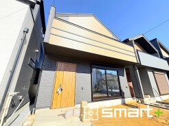 ～モダンな印象を与える外観～
・シックな色彩の２トーンカラーを採用する事でモダンでお洒落な印象の外観となっております。
・毎日家に帰ってくることが誇らしくなる高級感のある仕様。
