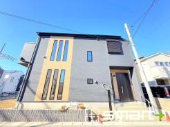 ～モダンな印象を与える外観～
・シックな色彩の２トーンカラーを採用する事でモダンでお洒落な印象の外観となっております。
・毎日家に帰ってくることが誇らしくなる高級感のある仕様。
