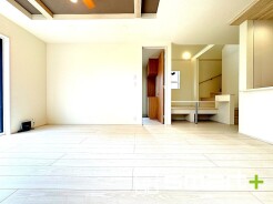 ～スタディカウンターをご用意～
・テレワークスペースとして、お子様の勉強スペースとして、家事スペースとして、など様々な使い方のできるスタディカウンターをご用意。
・ぜひ現地でその使い勝手の良さをご確認くださいませ。
