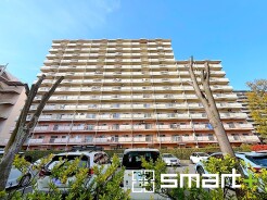 ～堂々とした大型のマンション～
・総戸数の多い大型のマンションですので、外観の迫力もあり誇りに思えるようなお住まいとなっております。
・ぜひ現地でご体感くださいませ。
