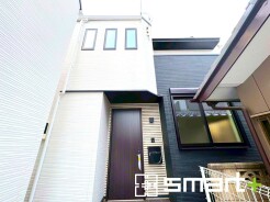 ～モダンな印象を与える外観～
・シックな色彩の２トーンカラーを採用する事でモダンでお洒落な印象の外観となっております。
・毎日家に帰ってくることが誇らしくなる高級感のある仕様。
