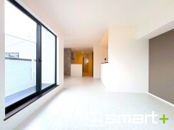 ～開放的な２階リビング～
・ＬＤＫが２階に設けられている開放的なお住まいです。穏やかな陽だまりに包まれる居心地の良い空間になります。
・ご家族のプライバシーも守られて日々の暮らしも安心快適。
