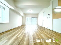 ～ナチュラルな色彩のＬＤＫ～
・自然な風合いの色味で纏められたＬＤＫは家具のコーディネートもしやすくなっております。
・どんなインテリアにするか、考えるだけでも楽しくなりますね。
