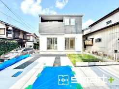 ～スタイリッシュな外観～
・重厚感のあるグレーと清潔感のあるホワイトの組み合わせが、洗練されたクールな雰囲気を醸し出しています。
・２色のコントラストがオシャレでスタイリッシュな印象に見せてくれますね。
