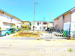 ～十分な広さのある前面道路～
・前面道路は約4.4ｍございますので、お車でのすれ違いも可能で余計なストレスがかかりません。
・日々お車での移動が多い方には大切なポイントですね。
