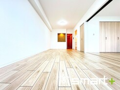 ～ナチュラルな色彩のＬＤＫ～
・自然な風合いの色味で纏められたＬＤＫは家具のコーディネートもしやすくなっております。
・どんなインテリアにするか、考えるだけでも楽しくなりますね。
