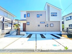 ～ナチュラルでモダンな外観～
・シンプルなホワイトカラーにブリック柄をあしらったナチュラル＆モダンな外観です。
・すっきりと洗練された印象になりますね。
