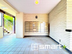 ～鍵付きの郵便受け～
・郵便受けは当然鍵が付いておりますので、プライバシーが守られます。
・ご内覧の際は共用部もしっかりとご見学くださいませ。
