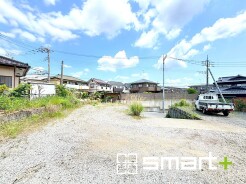 ～閑静な住宅街の立地～
・周辺は閑静な住宅街となっておりますので、静かな暮らしをご実現いただけます。
・前面道路の交通量も多くないので、小さなお子様がいるご家庭でもご安心ですね。
