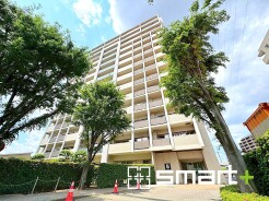 ～堂々とした大型のマンション～
・総戸数の多い大型のマンションですので、外観の迫力もあり誇りに思えるようなお住まいとなっております。
・ぜひ現地でご体感くださいませ。
