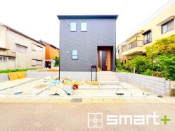 ～モダンな印象を与える外観～
・シックな色彩の２トーンカラーを採用する事でモダンでお洒落な印象の外観となっております。
・毎日家に帰ってくることが誇らしくなる高級感のある仕様。
