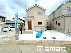 ～優しい印象の外観～
・環境にも馴染みやすく、汚れもあまり目立たない淡いベージュ系の外観は落ち着いた雰囲気を醸し出してくれますね。
・ナチュラルな色調が優しい印象を与えてくれます。
(Ａ号棟)