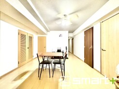 ～ナチュラルな色彩のＬＤＫ～
・自然な風合いの色味で纏められたＬＤＫは家具のコーディネートもしやすくなっております。
・どんなインテリアにするか、考えるだけでも楽しくなりますね。
