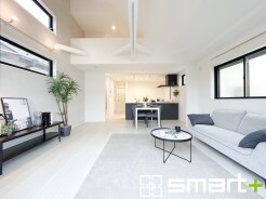 ～ナチュラルな色彩のＬＤＫ～
・自然な風合いの色味で纏められたＬＤＫは家具のコーディネートもしやすくなっております。
・どんなインテリアにするか、考えるだけでも楽しくなりますね。

