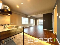 ～ナチュラルな色彩のＬＤＫ～
・自然な風合いの色味で纏められたＬＤＫは家具のコーディネートもしやすくなっております。
・どんなインテリアにするか、考えるだけでも楽しくなりますね。
