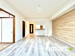 ～余裕の空間が広がるＬＤＫ～
・14.2帖あるＬＤＫはご家族団らんのお時間を余裕の広さで演出してくれます。
・ご内覧の際は家具の配置などもイメージしながらご覧くださいませ。
