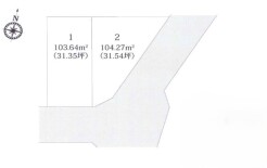 ～陽当りの良い南道路の立地～
・南側に道路がございますので、穏やかな陽の入る陽当り良好なお住まい。
・将来的にも陽当りが確保されているのが嬉しいポイントですね。
