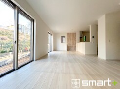 ～余裕の空間が広がるＬＤＫ～
・２０.１帖あるＬＤＫはご家族団らんのお時間を余裕の広さで演出してくれます。
・ご内覧の際は家具の配置などもイメージしながらご覧くださいませ。
