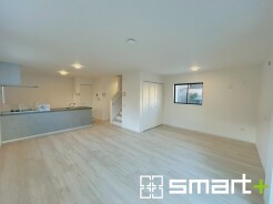 ～日当り良好のＬＤＫ～
・穏やかな陽だまりに包まれる居心地の良いＬＤＫは、ご家族が自然と集まる憩いのスペースに。
・家事をしながらご家族との会話が楽しめる人気のカウンターキッチンも魅力。
