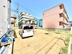 ～ご家族を守る「耐震等級３」～
・住宅性能評価において「耐震等級３」を取得。地震に強い家であることが証明されております。
・倒壊の恐れが低くなりますので、地震保険が半額になるメリットも。
(１号棟)