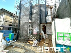 ～ベタ基礎でしっかりとした土台～
・コンクリートの中に鉄筋を配し強度を高めた「ベタ基礎」を採用。
・しっかりとした土台を造ったうえで、その上に建物が築造されていきます。
