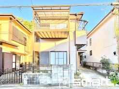 ~綺麗にお使いの外観~
・外観も綺麗にお使いなので、築年数を感じさせない見た目となっております。
・外壁や屋根のリフォームなどをお考えの方もお気軽にご相談くださいませ。