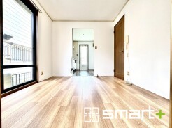 ～家族団らん明るい食卓～
・窓からたっぷりの陽光が差し込む明るいダイニング。ご家族で食卓を囲む素敵なひと時を。
