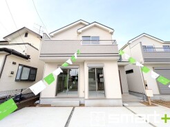 ～スタイリッシュな外観～
・２色のコントラストが美しく落ち着きあるデザインの外観となっております。
・グレーとホワイトの組み合わせが、洗練されたクールな雰囲気を醸し出しています。
(Ｂ号棟)
