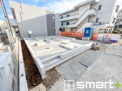 ～ベタ基礎でしっかりとした土台～
・コンクリートの中に鉄筋を配し強度を高めた「ベタ基礎」を採用。
・しっかりとした土台を造ったうえで、その上に建物が築造されていきます。
