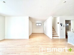 ～余裕の空間が広がるＬＤＫ～
・２４帖あるＬＤＫはご家族団らんのお時間を余裕の広さで演出してくれます。
・ご内覧の際は家具の配置などもイメージしながらご覧くださいませ。
