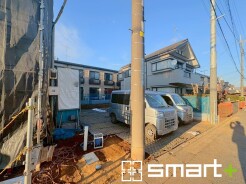 ～ベタ基礎でしっかりとした土台～
・コンクリートの中に鉄筋を配し強度を高めた「ベタ基礎」を採用。
・しっかりとした土台を造ったうえで、その上に建物が築造されていきます。
