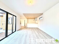 ～余裕の空間が広がるＬＤＫ～
・２４.５帖あるＬＤＫはご家族団らんのお時間を余裕の広さで演出してくれます。
・ご内覧の際は家具の配置などもイメージしながらご覧くださいませ。
