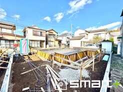 ～ベタ基礎でしっかりとした土台～
・コンクリートの中に鉄筋を配し強度を高めた「ベタ基礎」を採用。
・しっかりとした土台を造ったうえで、その上に建物が築造されていきます。
