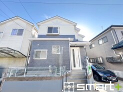 ～新築のように綺麗な外観～
・見た目に古さを感じさせない綺麗な外観となっております。
・リフォームなどに費用が掛からない分、他の部分に予算を回せますよ。

