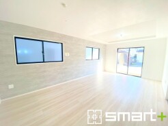 ～リビング収納のあるプラン～
・意外と少ないリビング収納をしっかりとご用意。
・掃除機や買い溜めしたティッシュ、トイレットペーパーなど様々なものが収納可能です。
(１号棟)
