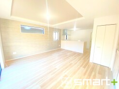 ～リビング収納のあるプラン～
・意外と少ないリビング収納をしっかりとご用意。
・掃除機や買い溜めしたティッシュ、トイレットペーパーなど様々なものが収納可能です。
