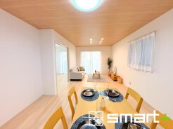 ～余裕の空間が広がるＬＤＫ～
・１７帖あるＬＤＫはご家族団らんのお時間を余裕の広さで演出してくれます。
・ご内覧の際は家具の配置などもイメージしながらご覧くださいませ。
