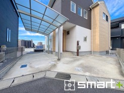 ～新築のように綺麗な外観～
・築年数が経っておりませんので、見た目に古さを感じさせない綺麗な外観となっております。
・リフォームなどに費用が掛からない分、他の部分に予算を回せますよ。
