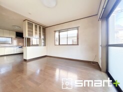 ～余裕の空間が広がるＬＤＫ～
・１３.７５帖あるＬＤＫはご家族団らんのお時間を余裕の広さで演出してくれます。
・ご内覧の際は家具の配置などもイメージしながらご覧くださいませ。
