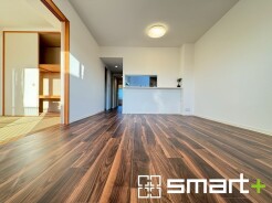 ～日当り良好のＬＤＫ～
・穏やかな陽だまりに包まれる居心地の良いＬＤＫは、ご家族が自然と集まる憩いのスペースに。
・出来立てのお料理を運ぶのにも、食器の後片付けもラクラクなカウンターキッチン。