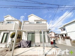 ～開放感ある角地のお住まい～
・２方向が空く事で開放感のある角地に位置しております。
・窮屈な感じが無く、ゆったりと暮らせるこの魅力をぜひ現地でご体感くださいませ。
