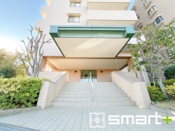 ～帰るのが楽しみになるエントランス～
・エントランスは非常に綺麗な造りとなっておりますので、毎日家に帰るのが楽しみになる仕様です。
・ぜひ現地でご体感くださいませ。
