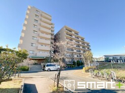 ～堂々とした大型のマンション～
・総戸数の多い大型のマンションですので、外観の迫力もあり誇りに思えるようなお住まいとなっております。
・ぜひ現地でご体感くださいませ。
