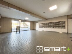 ～鍵付きの郵便受け～
・郵便受けは当然鍵が付いておりますので、プライバシーが守られます。
・ご内覧の際は共用部もしっかりとご見学くださいませ。
