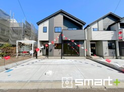 ～モダンな印象を与える外観～
・シックな色彩の２トーンカラーを採用する事でモダンでお洒落な印象の外観となっております。
・毎日家に帰ってくることが誇らしくなる高級感のある仕様。
(１号棟)