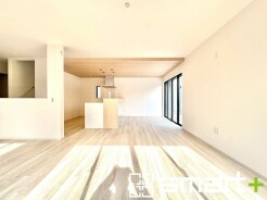 ～余裕の空間が広がるＬＤＫ～
・２３.８帖あるＬＤＫはご家族団らんのお時間を余裕の広さで演出してくれます。
・ご内覧の際は家具の配置などもイメージしながらご覧くださいませ。
